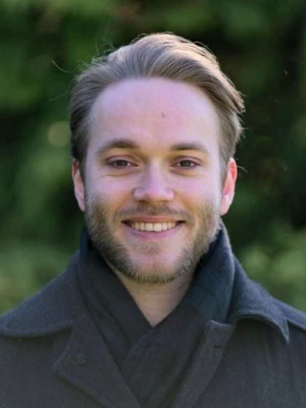  Simon Engelke
